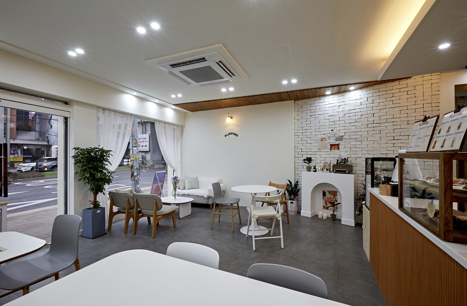 简约白调 | 10 平米咖啡厅的极简设计魅力-4