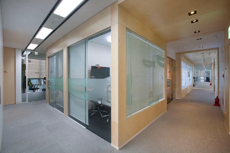 简约清新 150 平米游戏公司办公室设计-11