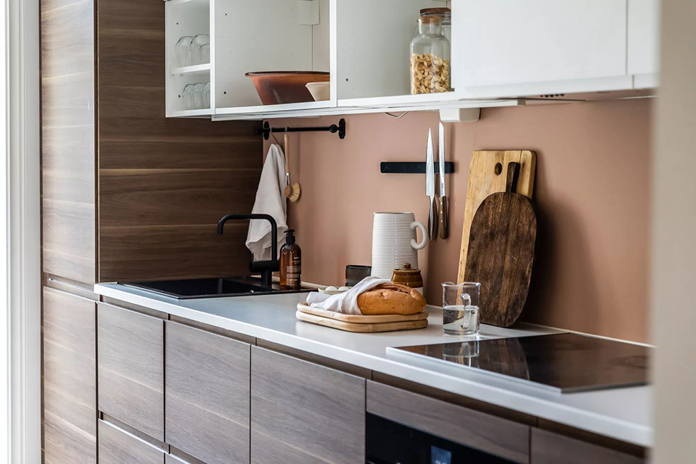 挪威首都时尚公寓,红色沙发成为点睛之笔-13