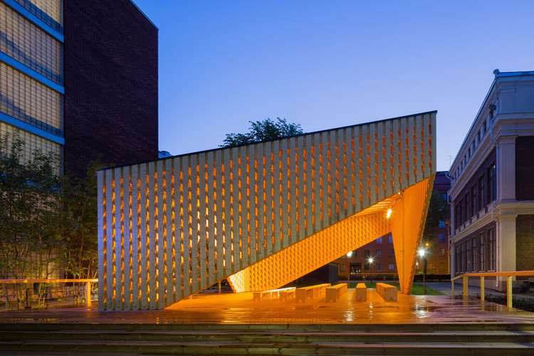 阿尔托大学木材项目 · 芬兰赫尔辛基中心临时展馆-4