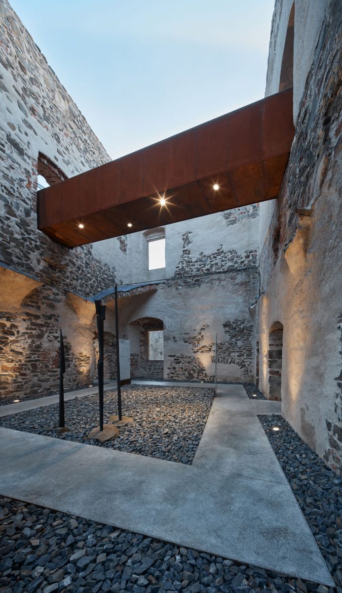 捷克14世纪赫尔斯廷城堡重建项目丨Atelier  r建筑公司-11