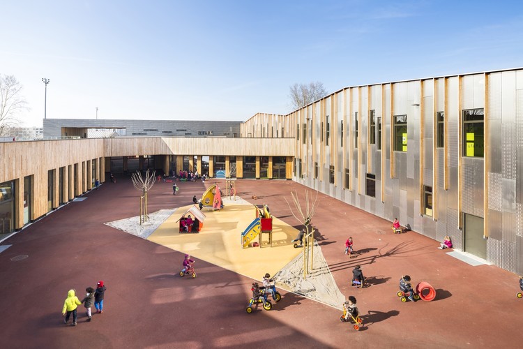 绿意盎然的新校园 · 贝松安吉拉·戴维斯学校-9