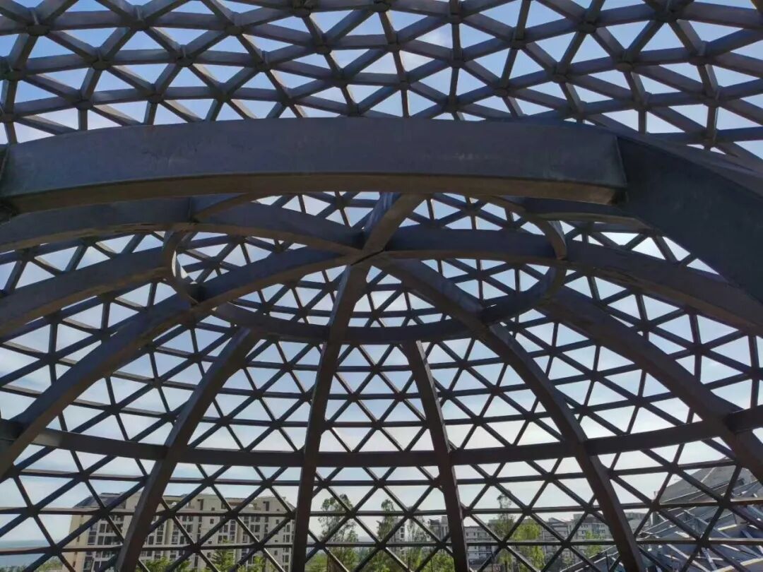 三亚新地标“莫比乌斯环”地标连廊卸载收官！-40