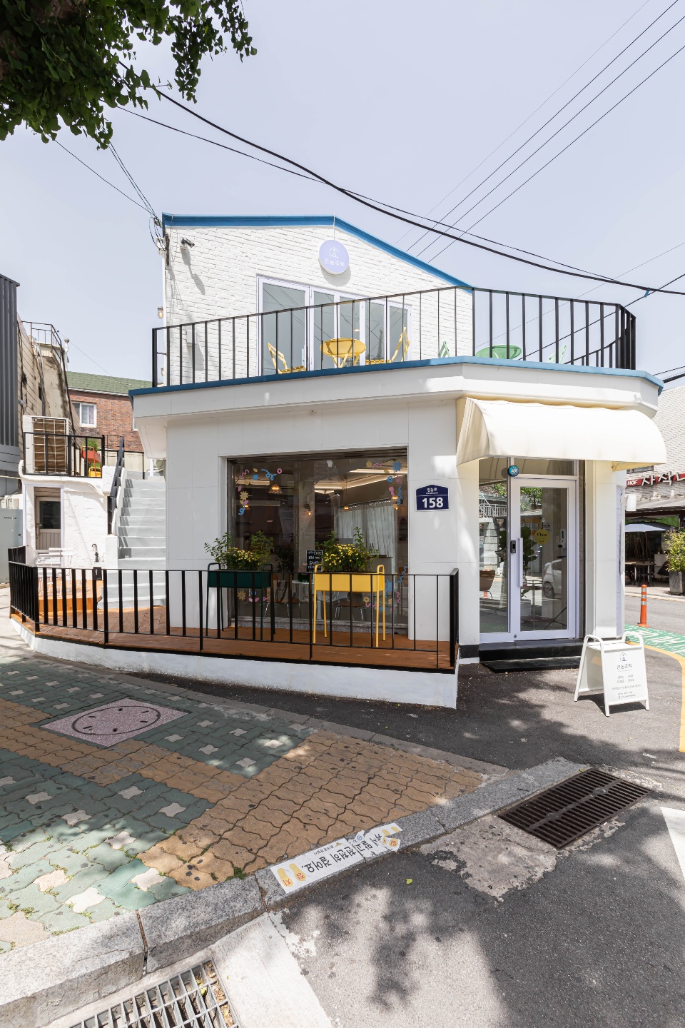 简约白调 40 平公寓 咖啡厅式家居空间-2