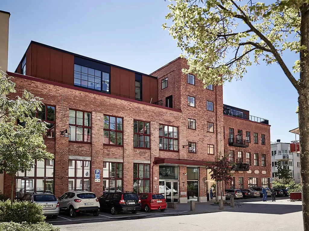 旧工厂中的柔和粉彩空间-22