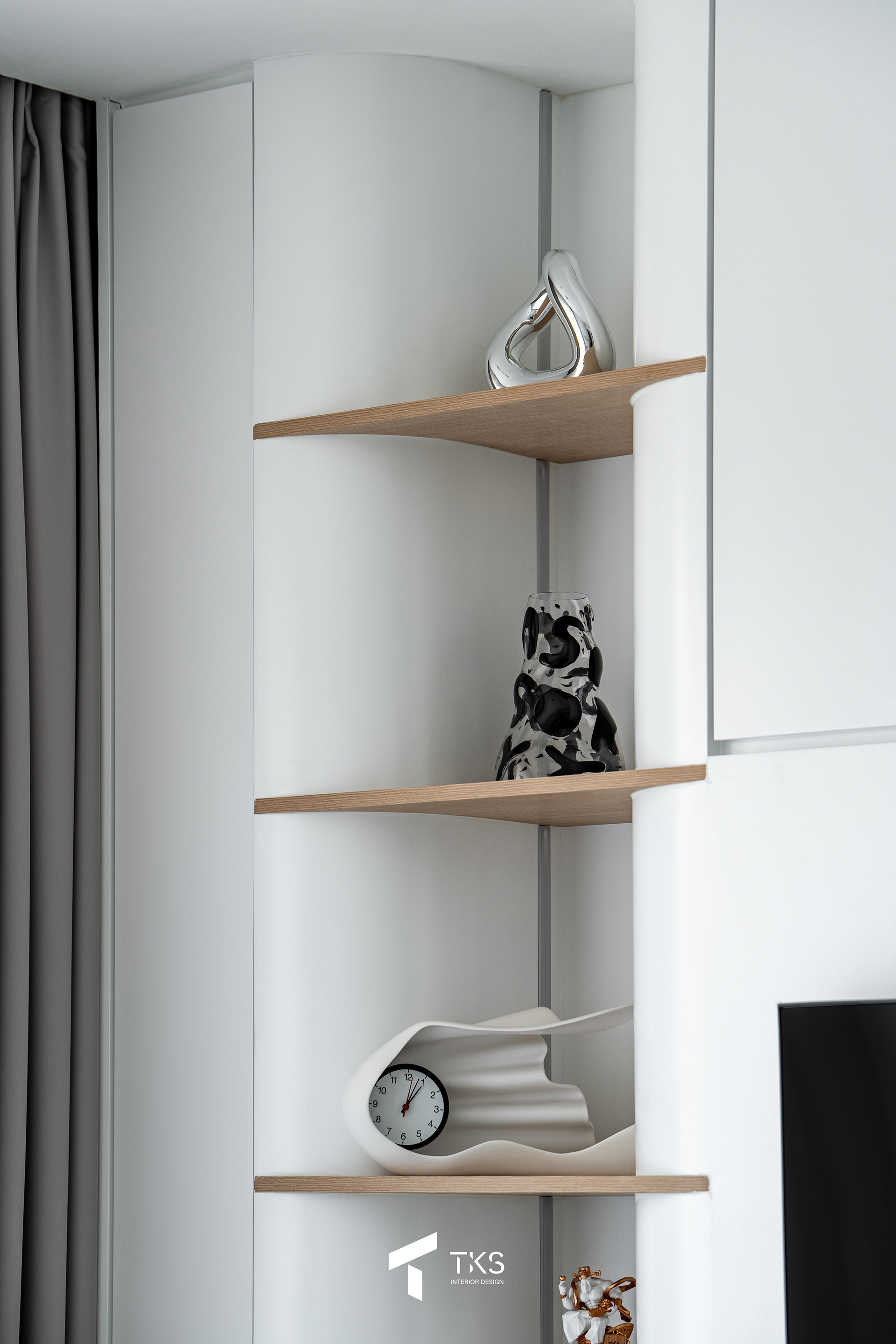 "Streamlined Contemporary French Design" @ EAST PARC-19