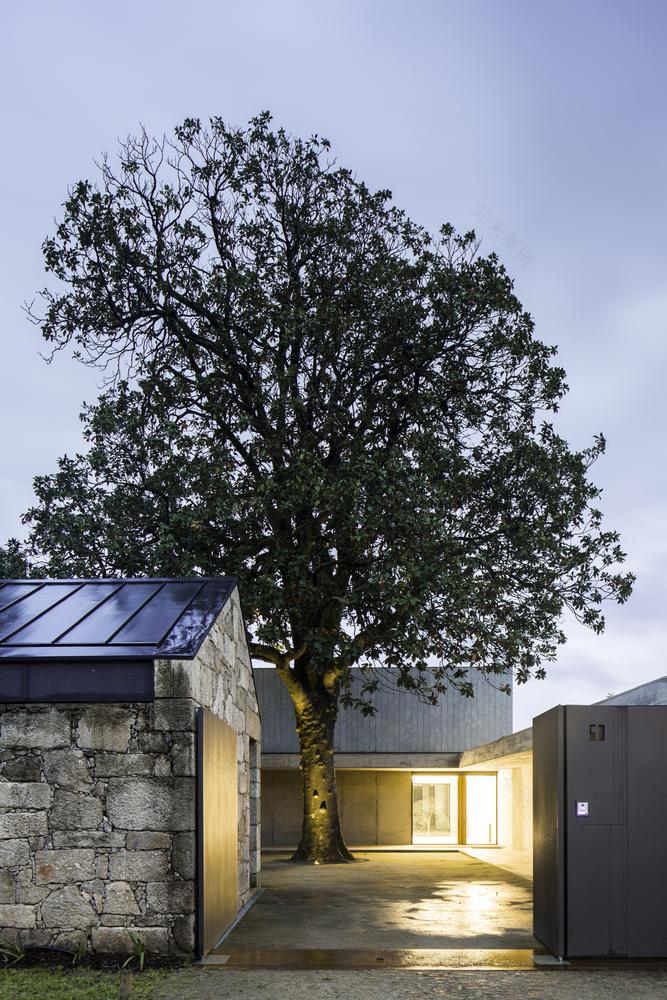 葡萄牙 Soutelo 乡村别墅 | 和谐融入自然的室内设计-33