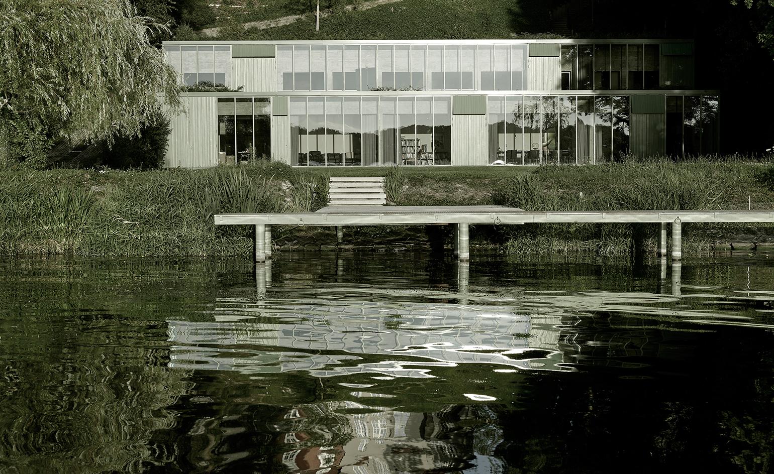 David Chipperfield 翻新柏林 Haus am See，工业绿木打造魅力水边住宅-1