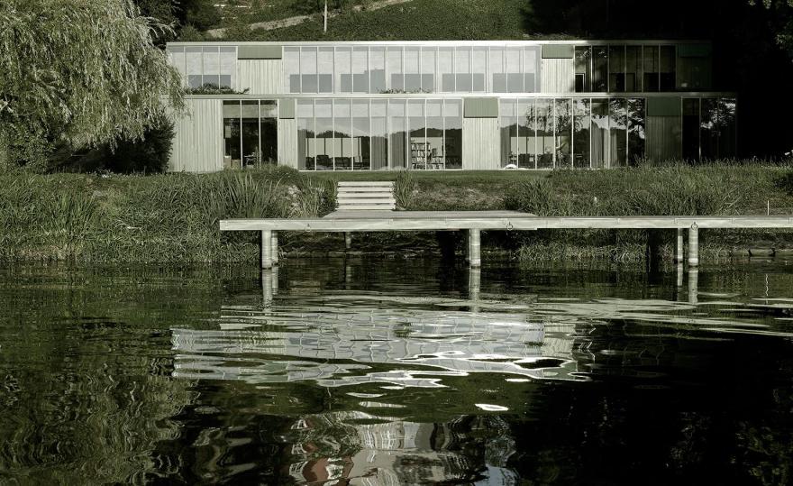 David Chipperfield 翻新柏林 Haus am See,工业绿木打造魅力水边住宅-1