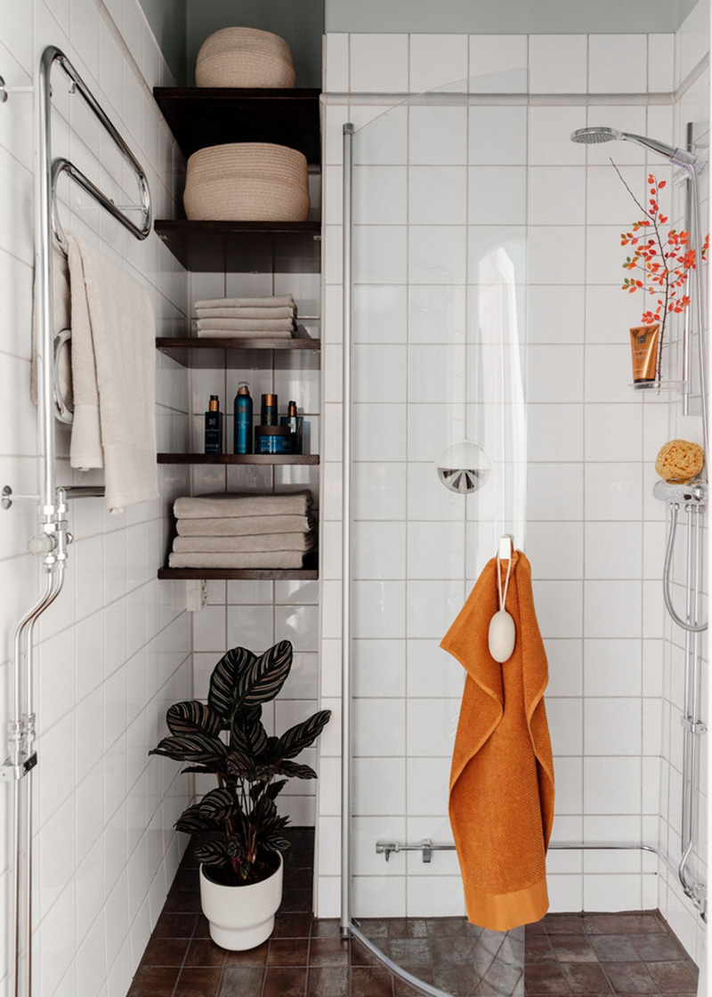 瑞典家庭公寓的明亮色彩与创意分区设计-27