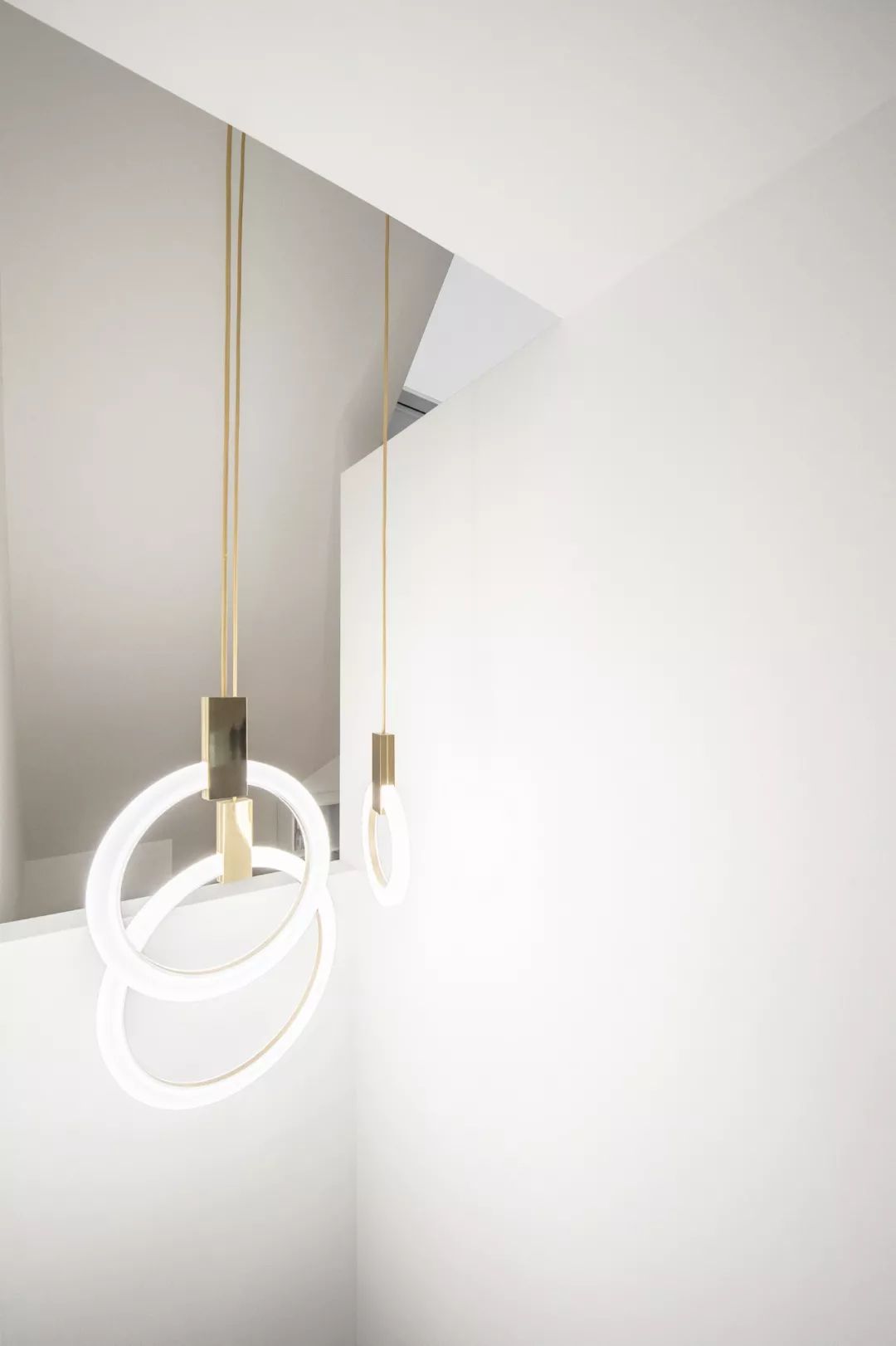 135m²怪异阁楼,创意爆改为艺术画廊式舒适三层!-44