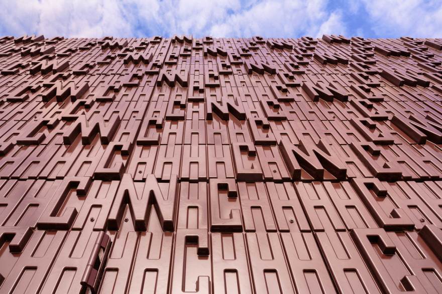 生物基立面下的绿色达科鲁德加油站-7