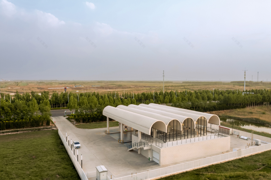 多元曲面屋顶的创新加油站设计丨中国东营-1