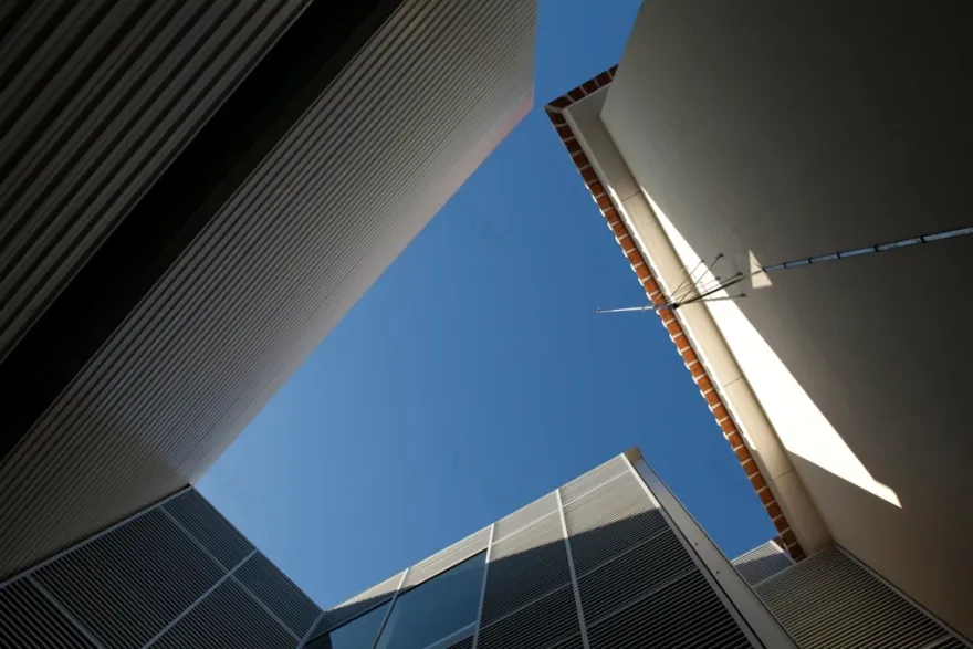 葡萄牙 Emídio Navarro 中学现代改造,室内设计焕新-27