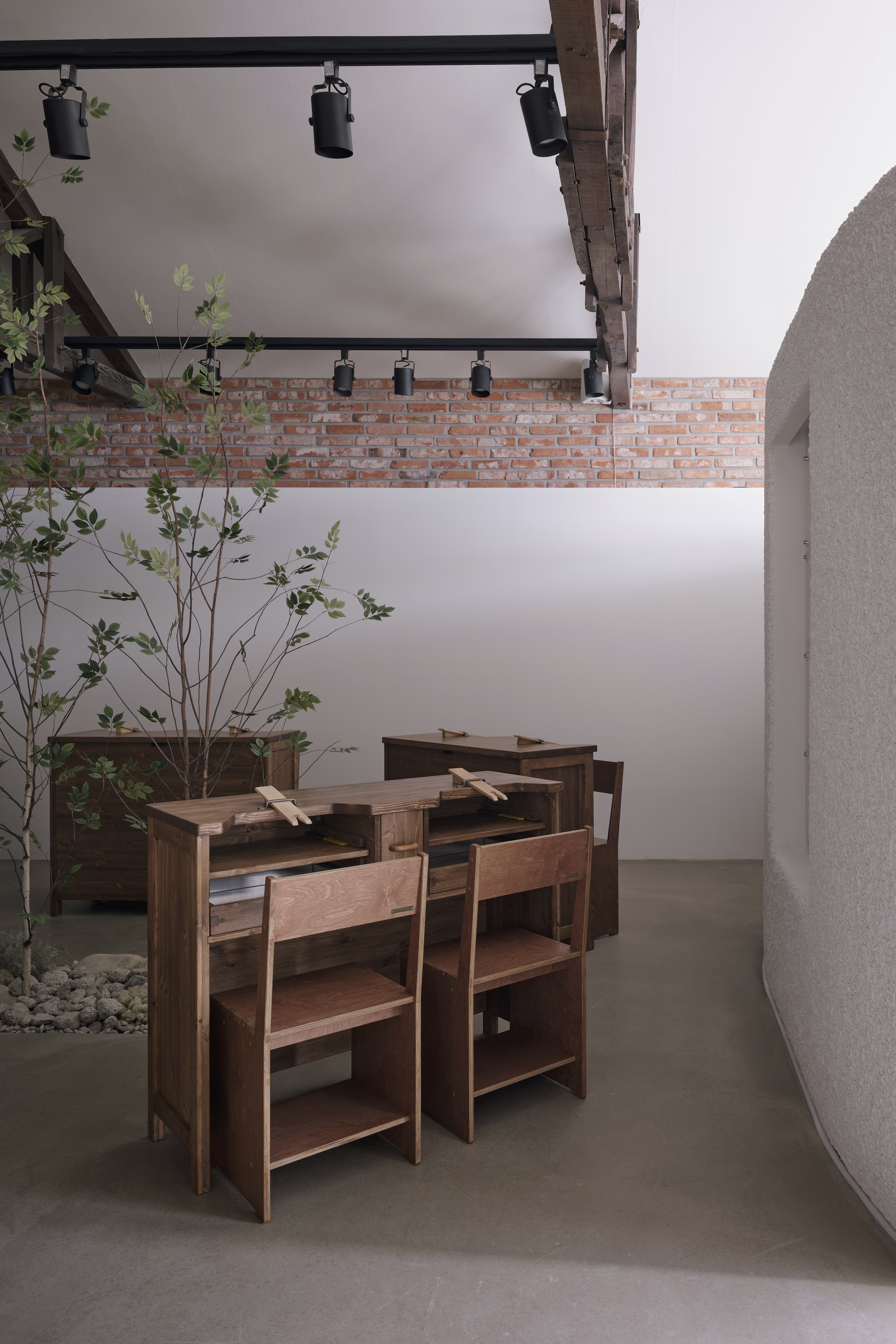 Atelier Hosoo 空间设计丨design by 83-18
