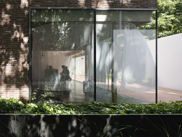 艺经济 北纬51度东经4度

注：Arteconomy是一个可能由art（艺术）和economy（经济）组合而成的自创词，这里暂译为艺经济  丨比利时-46