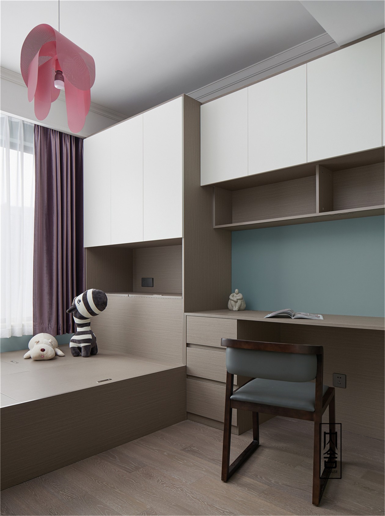 灰色调与橙色的碰撞,打造静谧优雅家居空间-37