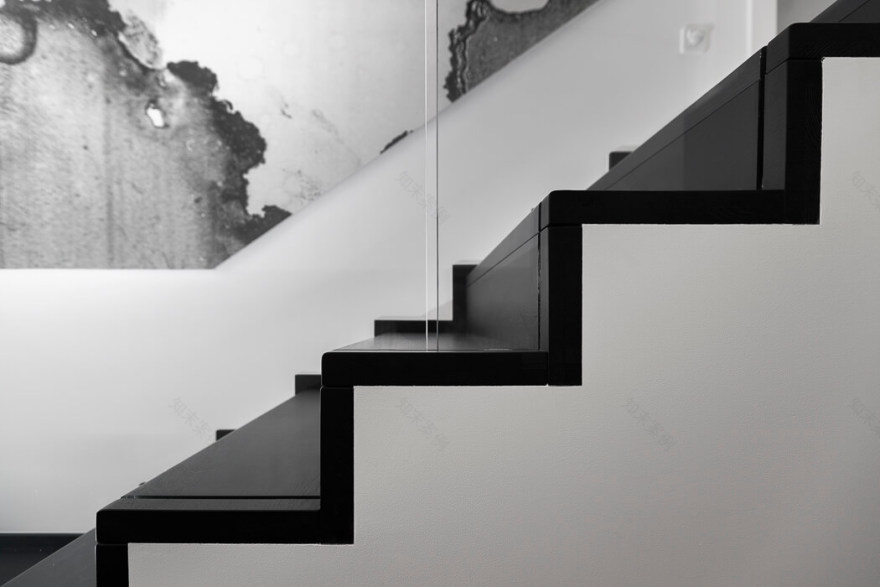 Nowoczesne wnętrze black&white w domu w Gorzowie Wielkopolskim - PLN Design-7