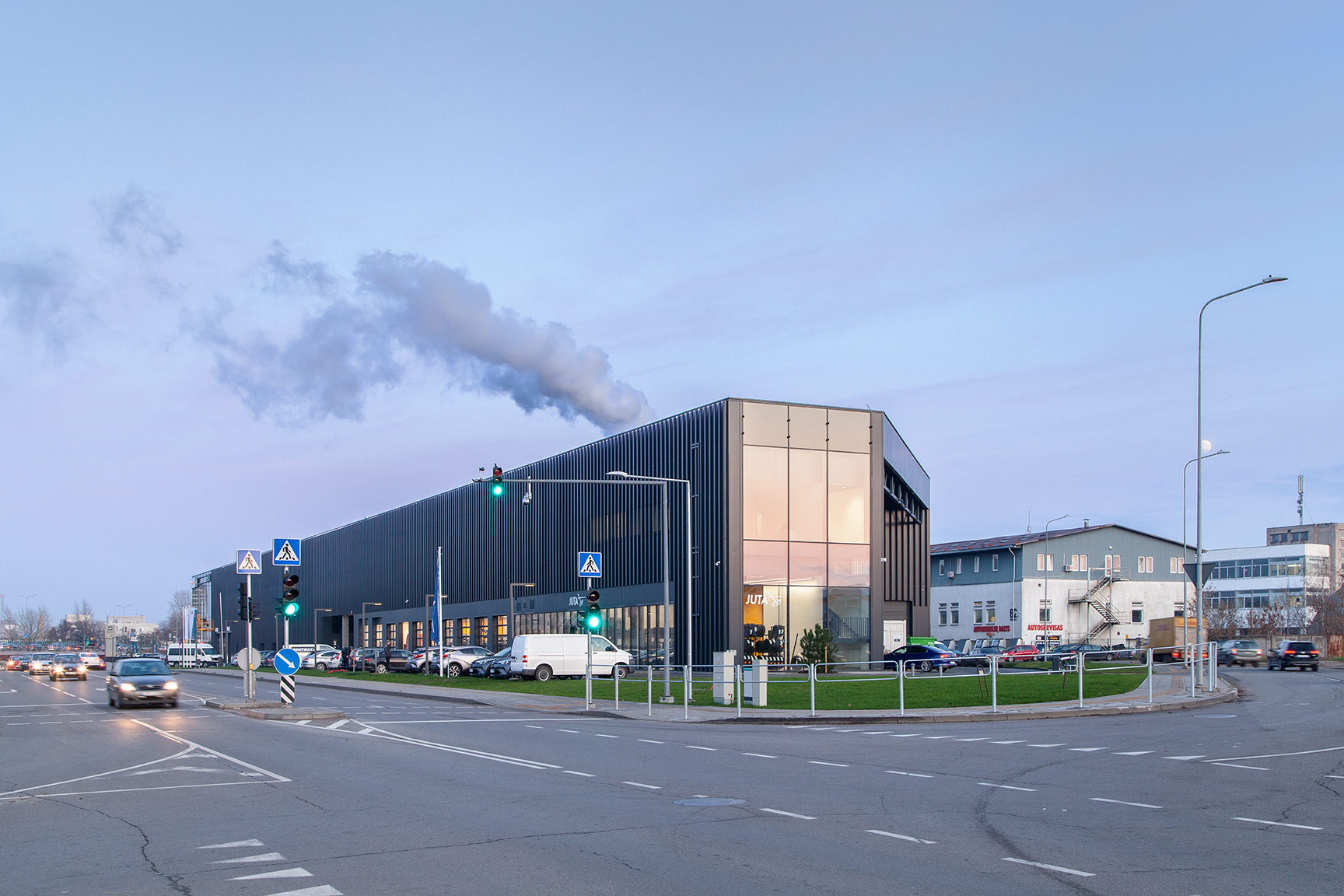 Autojuta 汽车销售服务中心-18