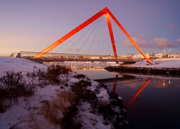 雷克雅未克金字塔形状人行天桥建造丨Teiknistofan Trod-22