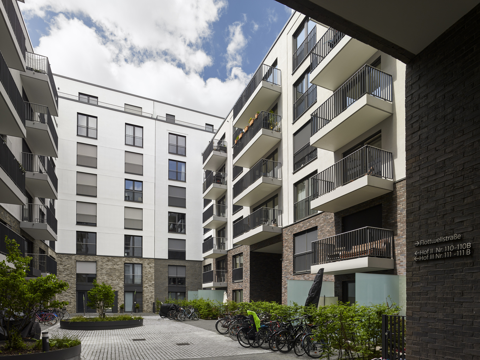 3 Hoefe Office and Residential Building / Tchoban Voss Architekten-30