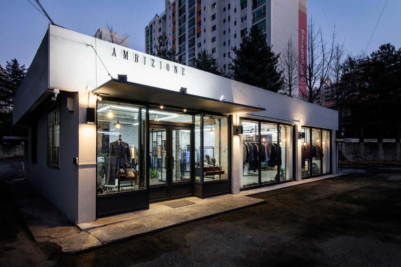 光之点睛，极简空灵的时尚店铺设计-18