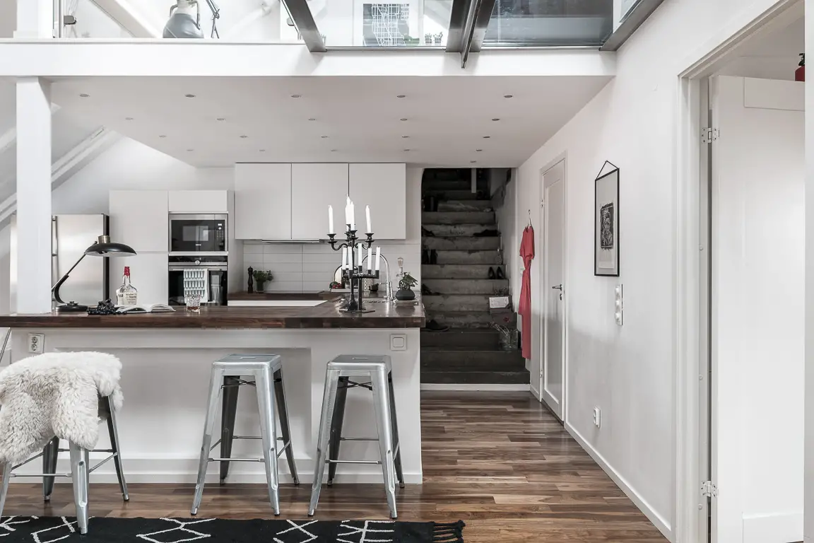 瑞典独特公寓，玻璃 mezzanine 引领设计新潮流-4