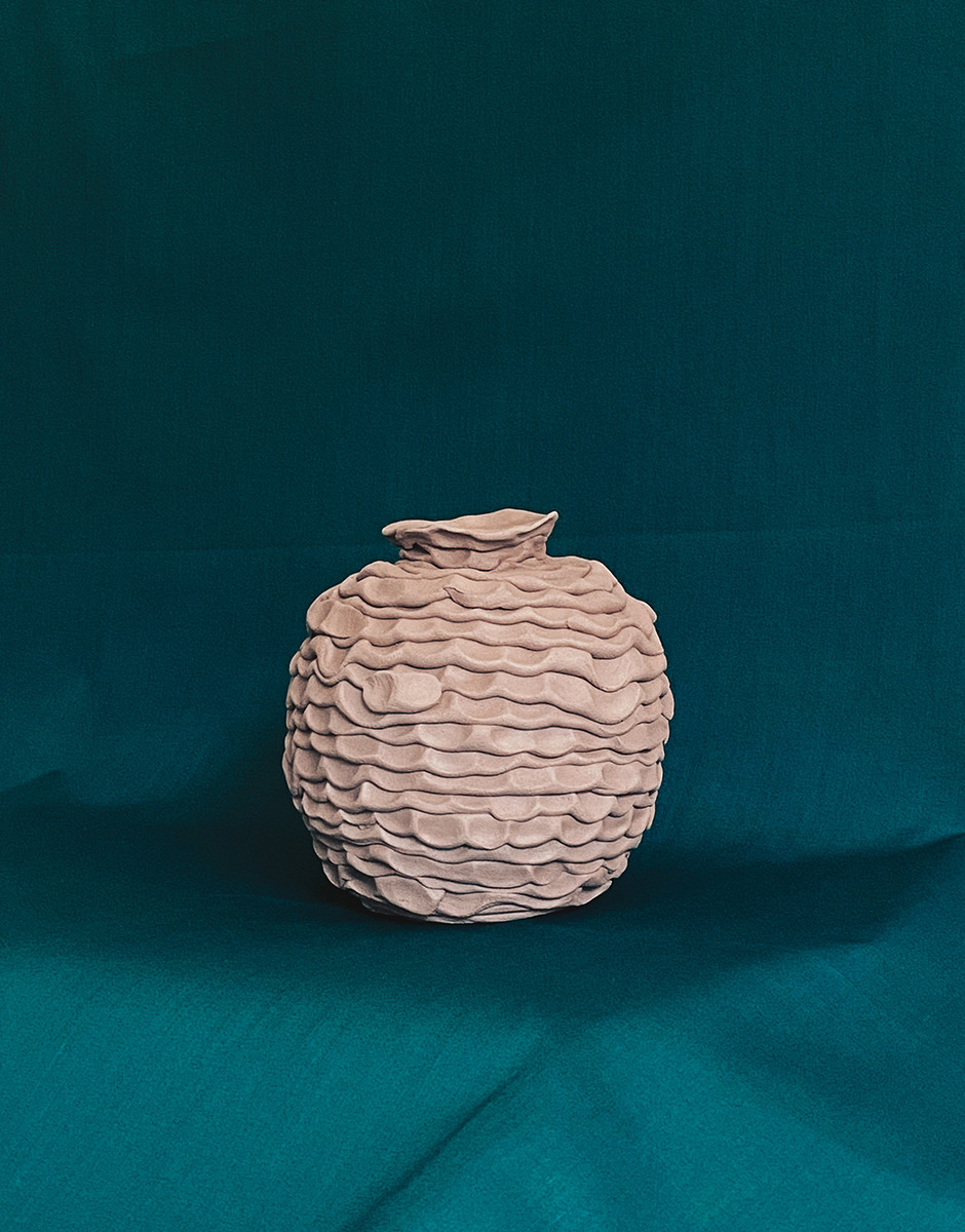 开普敦陶瓷师制作皱纹的花瓶和黏土面-3
