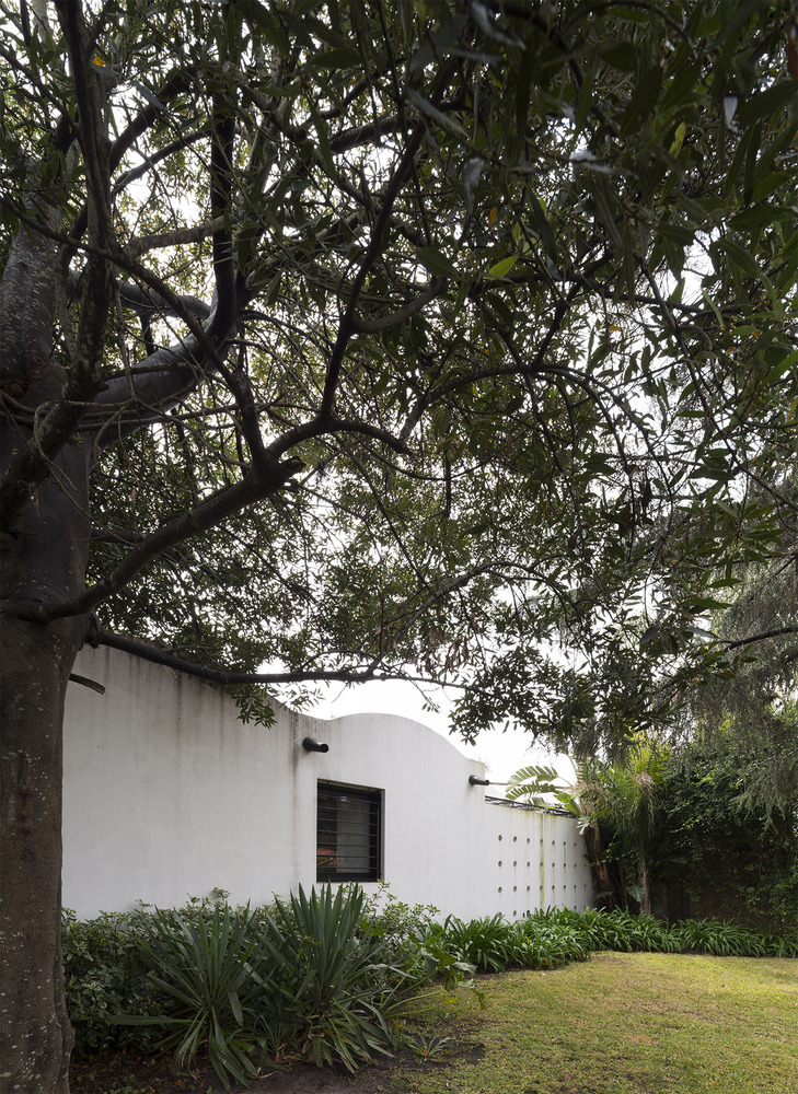 乌拉圭 HQ 住宅 | 带加泰罗尼亚穹顶的现代空间-9