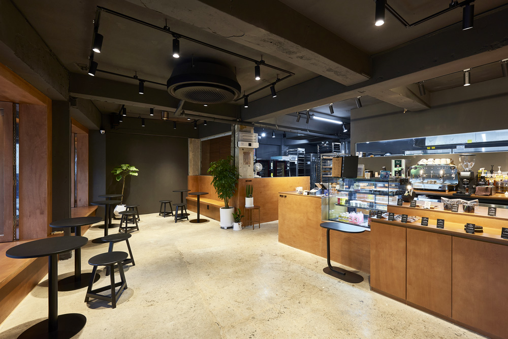 1983 血红救援站 | 高级黑木设计展现独特魅力-8