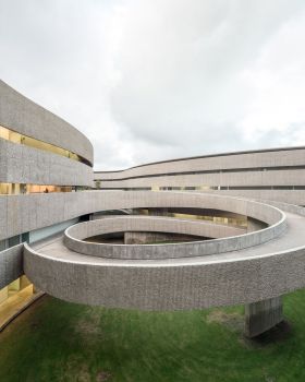 流线型艺术校园——西班牙 University of La Laguna 艺术学院