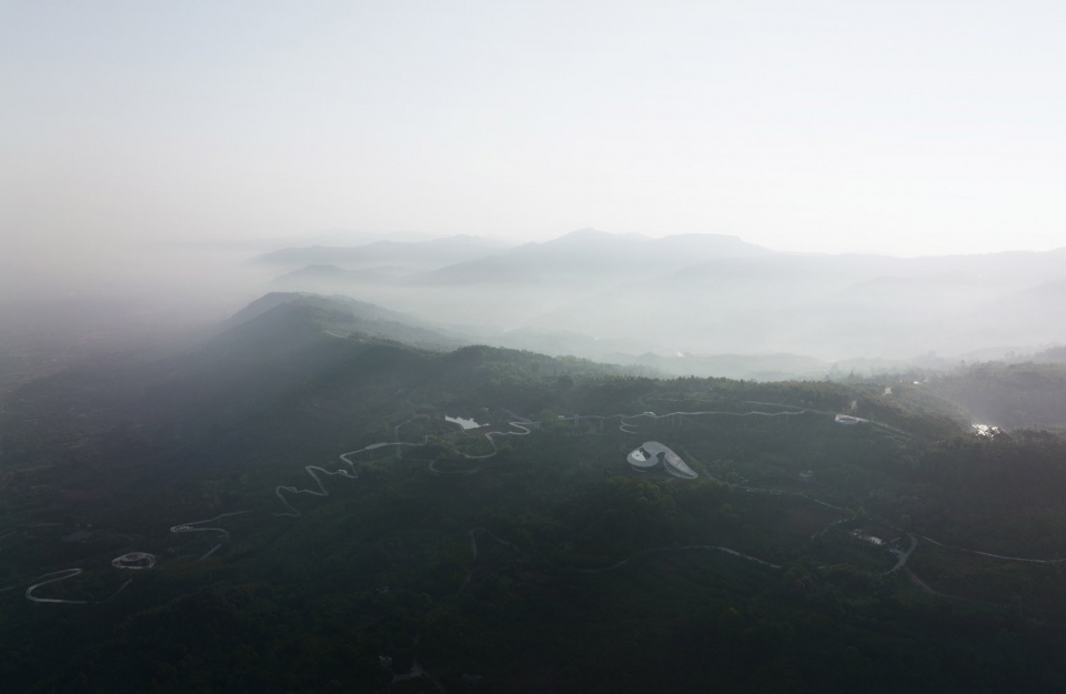 龙泉山镜高空平台丨中国成都丨BUZZ庄子玉工作室-11