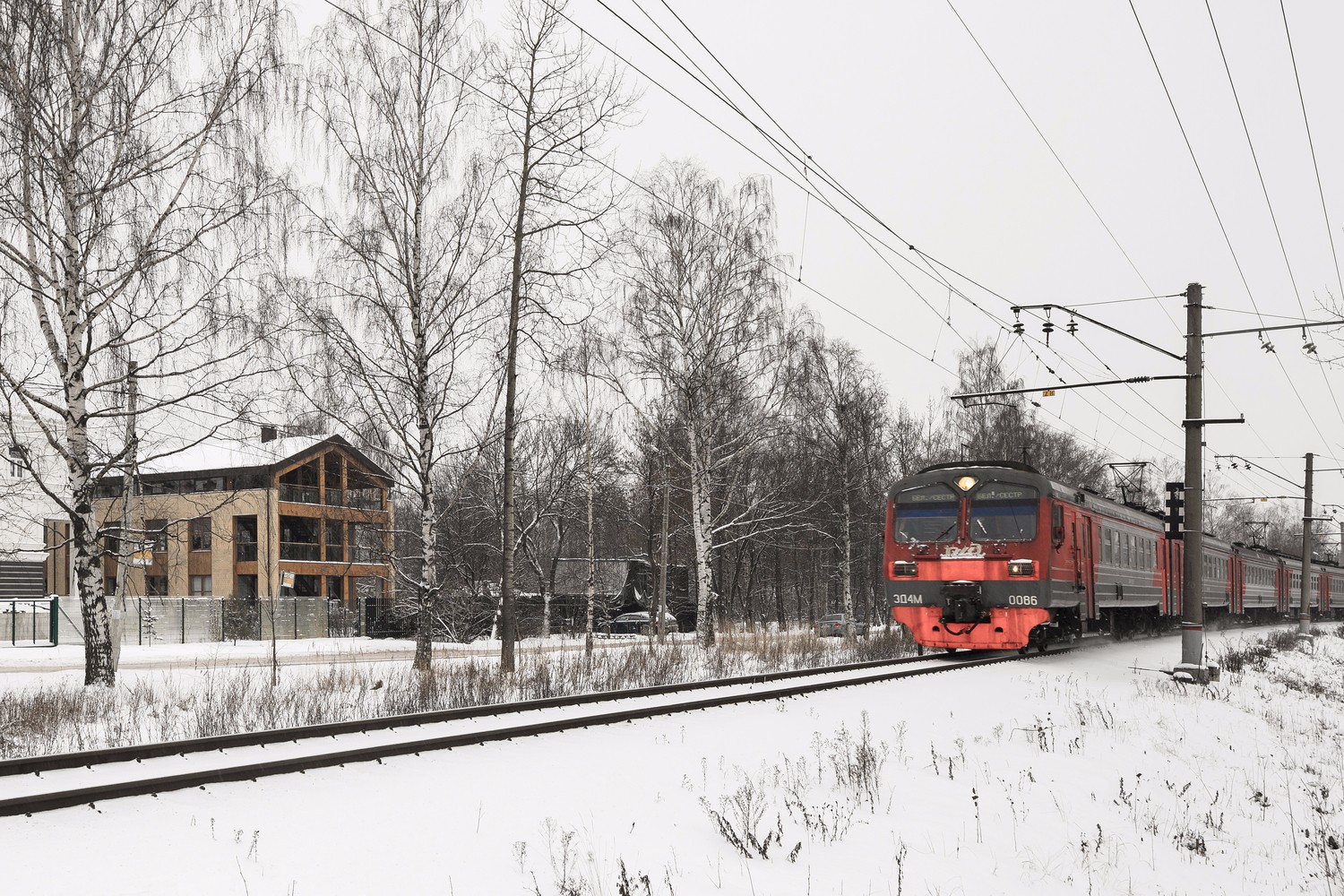 圣彼得堡市郊区的木质办公大楼-11