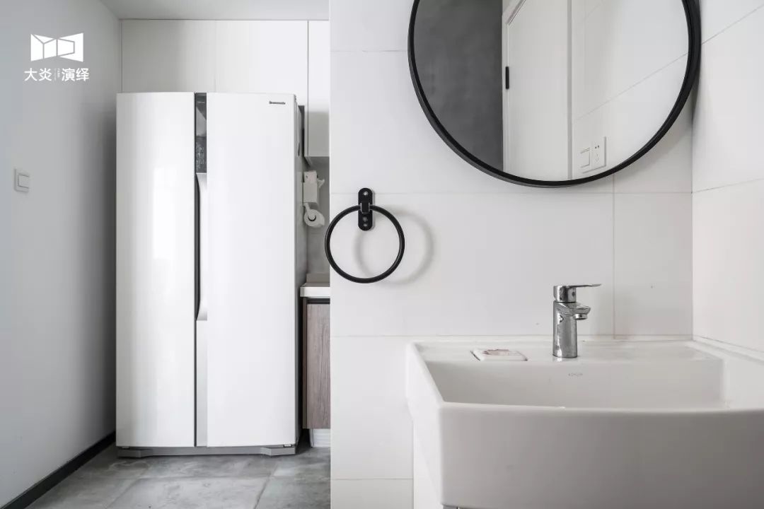 极简黑白灰,小户型 LOFT 变大 house-35