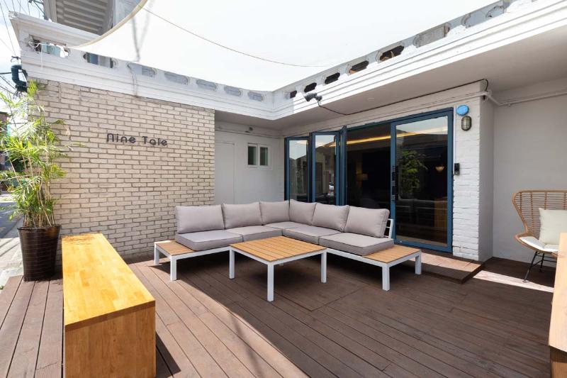 17 坪酒馆改造 | 复古韵味与时尚的完美结合-3