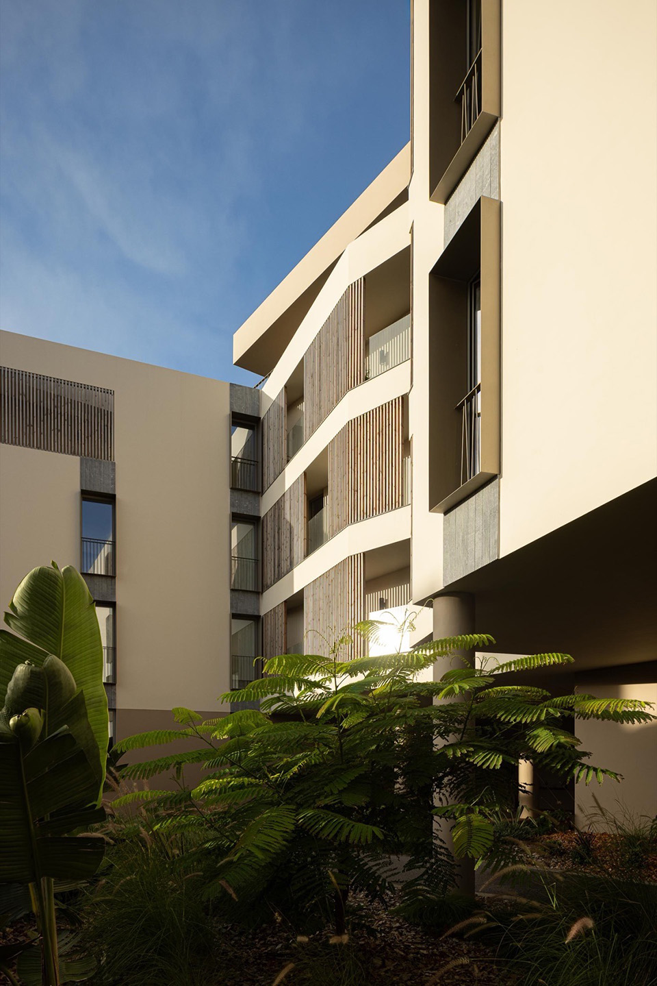 ERNESTO DO CANTO住宅区丨葡萄牙蓬塔德尔加达丨BOX arquitectos-161