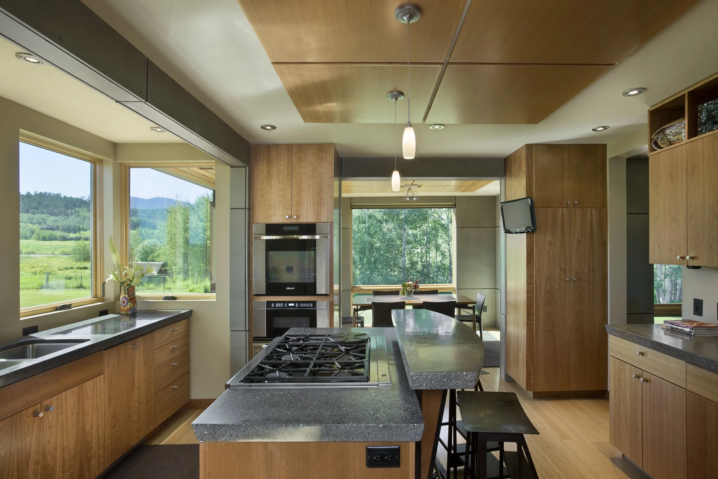 翻新改造的现代家庭别墅-19