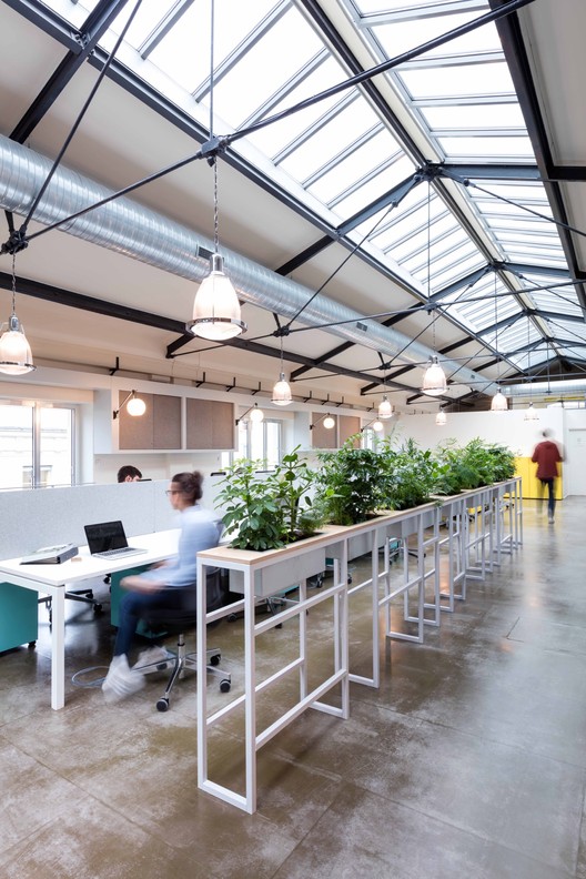 Deskopolitan  MoreySmith-1