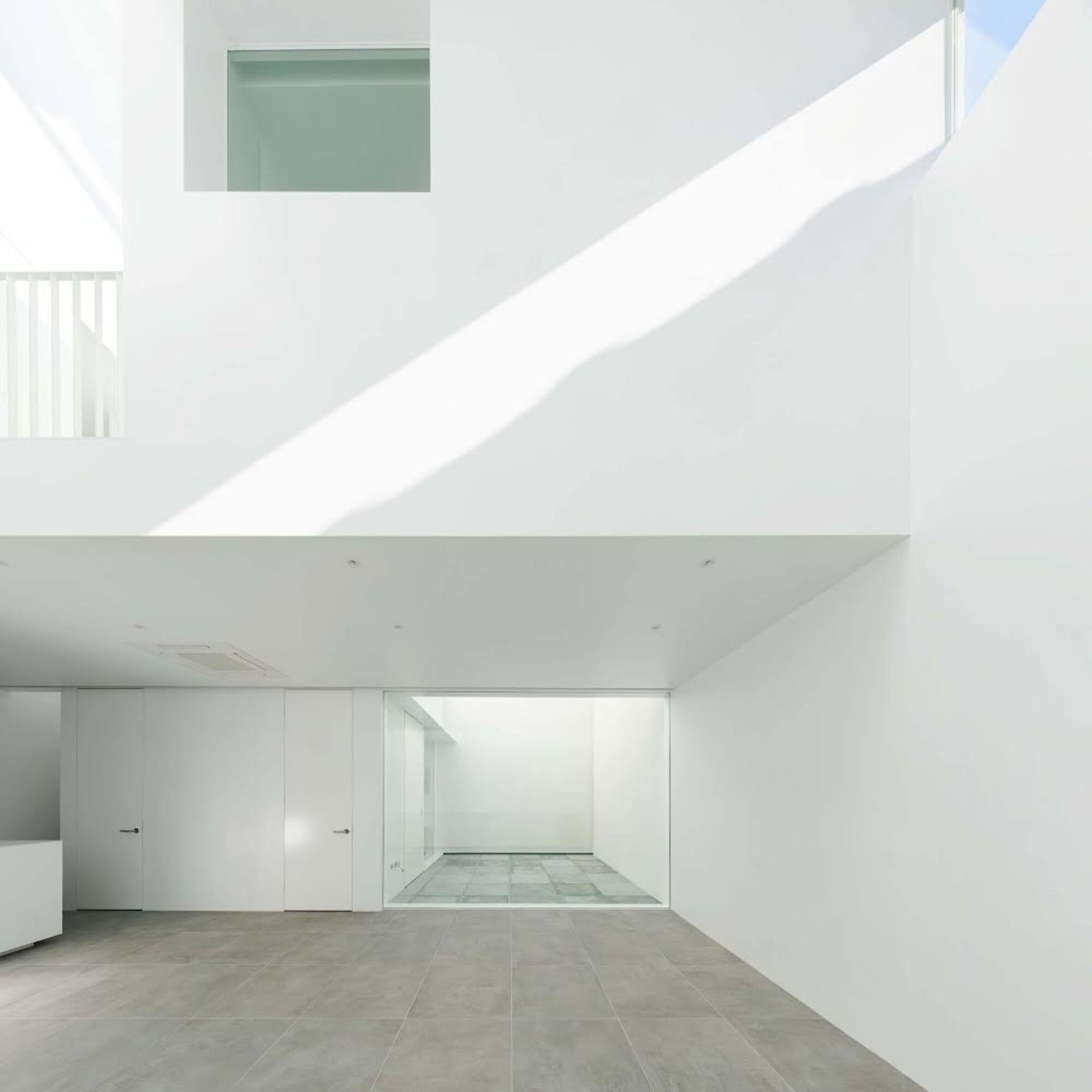 House With Eight Light Courtyards / ha-15