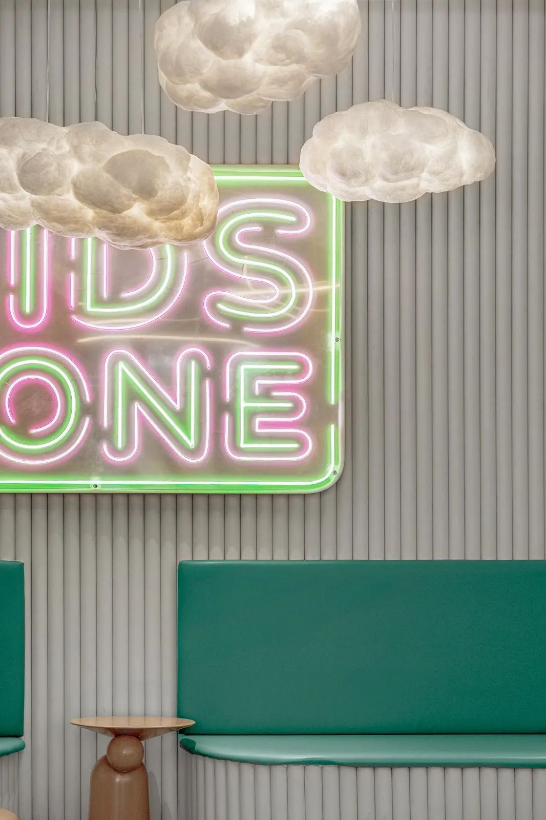 济南中骏天誉售楼处 | 现代复古风格演绎历史与未来对话-47