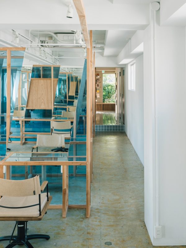 由于neute并非常见词汇，不清楚其确切含义，无法提供准确翻译 丨未明确提及整体设计方,涉及榎本太一,宇坪伸二等相关人员-53