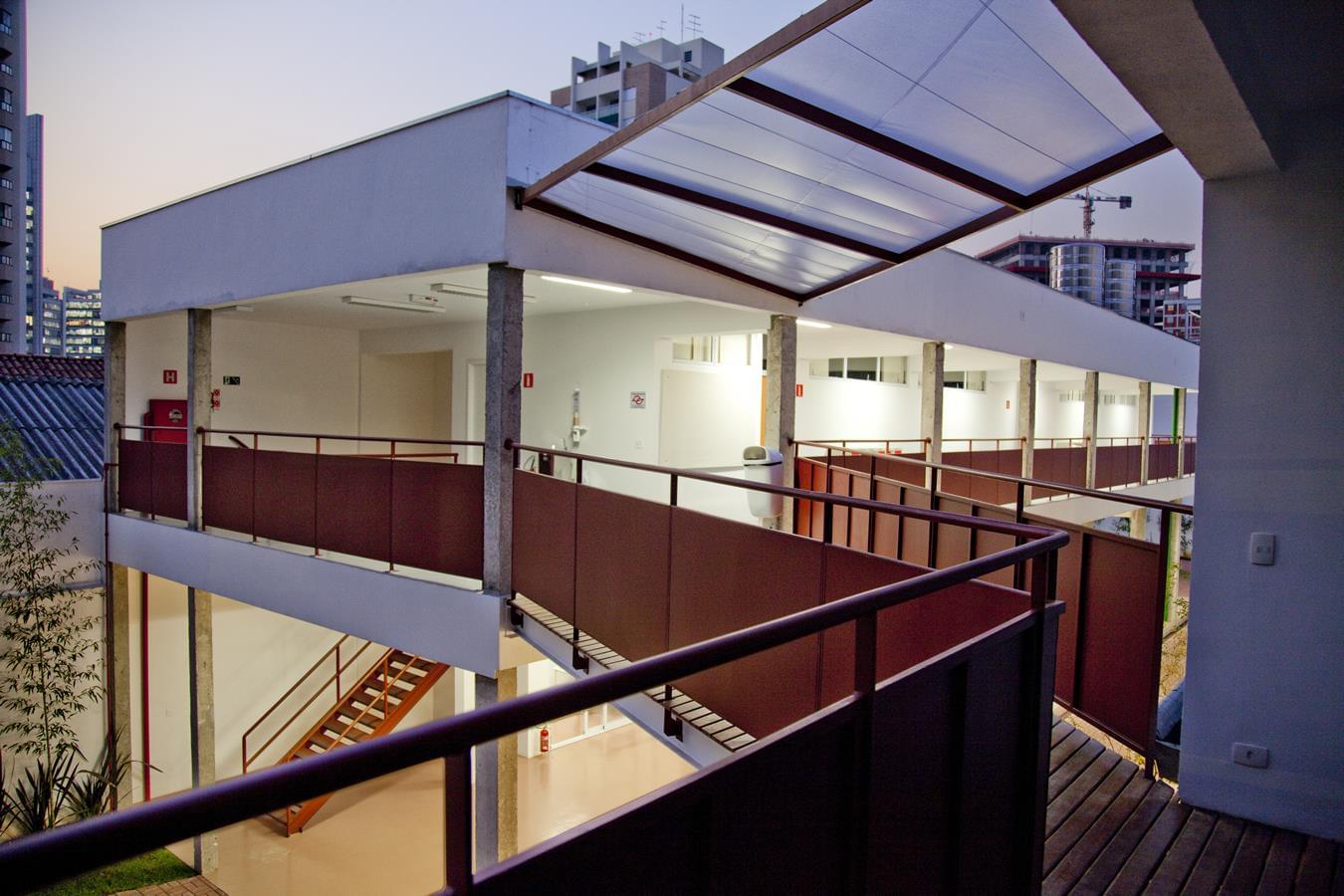 圣保罗市垂直改革两座仓库创建新型学校-6