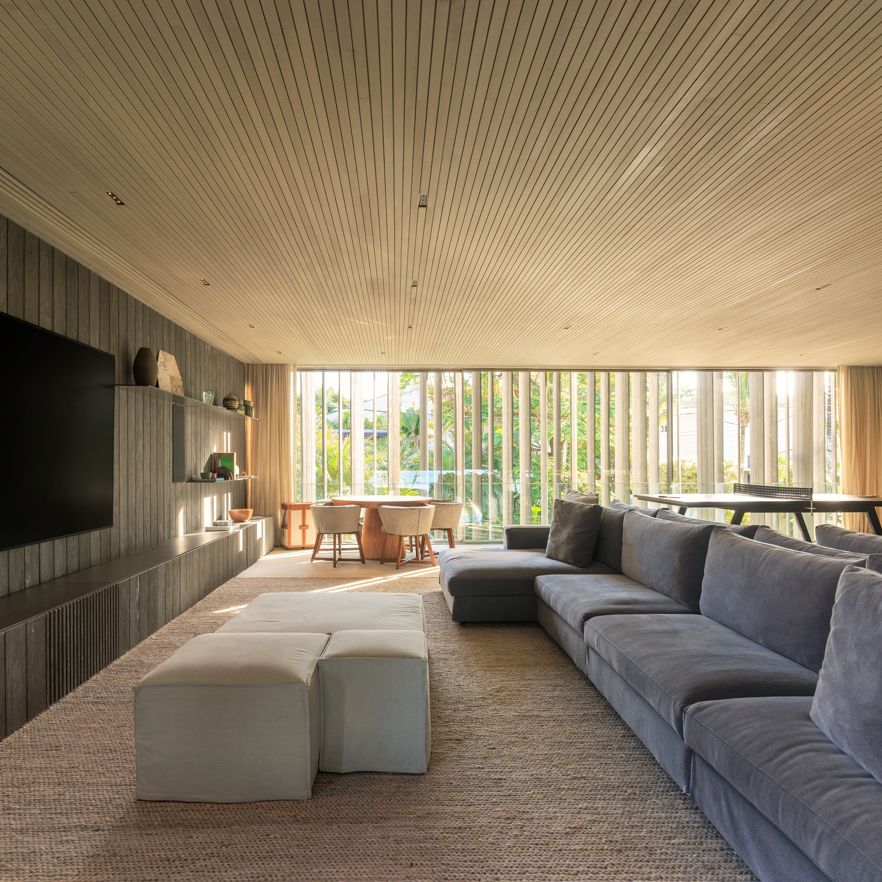 若JO是名字的缩写或者特定名称等保持原样：JO住所
若JO没有特殊意义，可意译为：住宅JO （不过这种说法一般是基于JO有特定指代前提，不然与住宅语义搭配会稍显突兀，最推荐情况一是JO有特定含义时的翻译） 丨巴西圣保罗-57