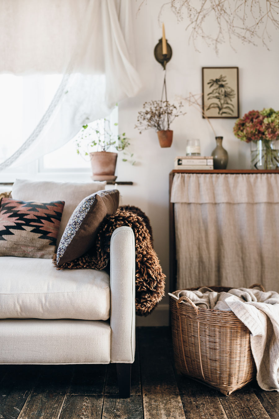 RENOVATION STORIES - A PALER LIVING SPACE - Lobster and Swan-0