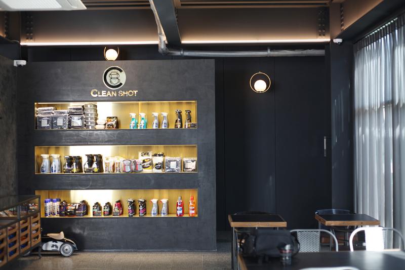 87 平现代简约咖啡厅设计 | 高雅黑白色调的室内空间-6