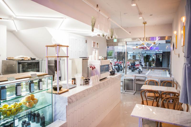 首尔现代简约咖啡厅，8 坪空间打造时尚室内设计-5