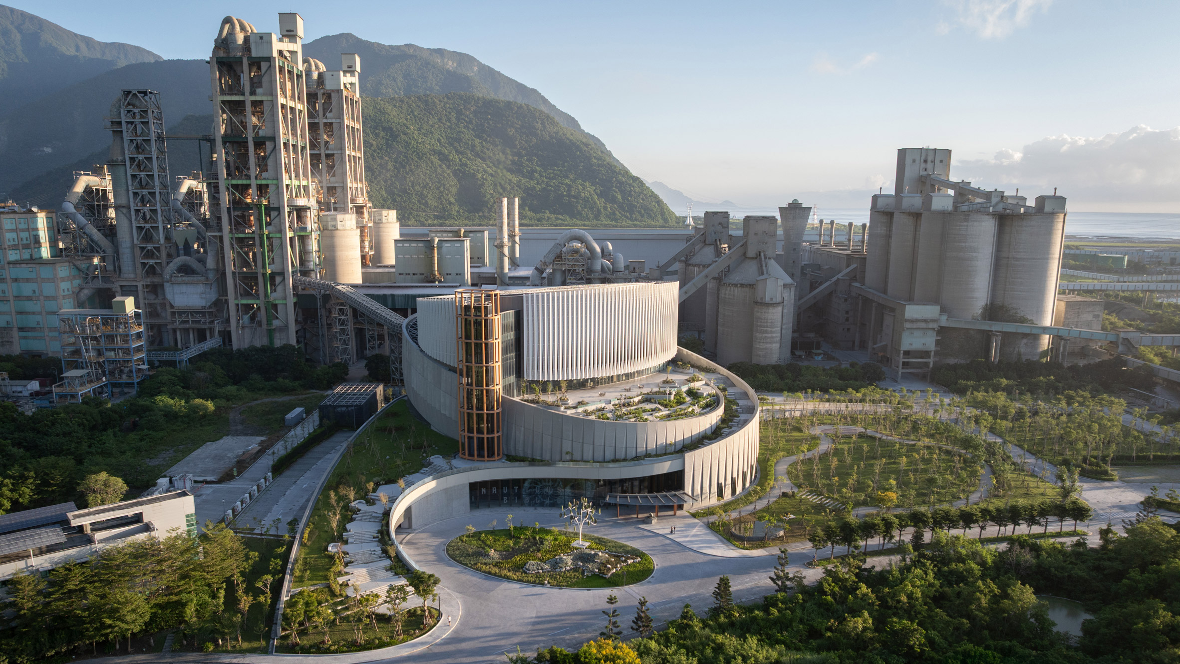 TCC DAKA可再生资源回收中心丨中国台湾丨KPF建筑工作室-0