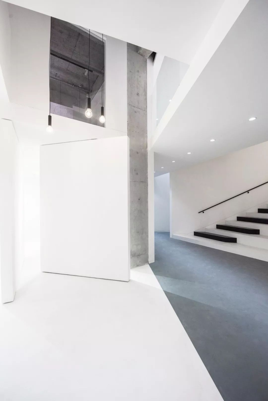 135m²怪异阁楼,创意爆改为艺术画廊式舒适三层!-107