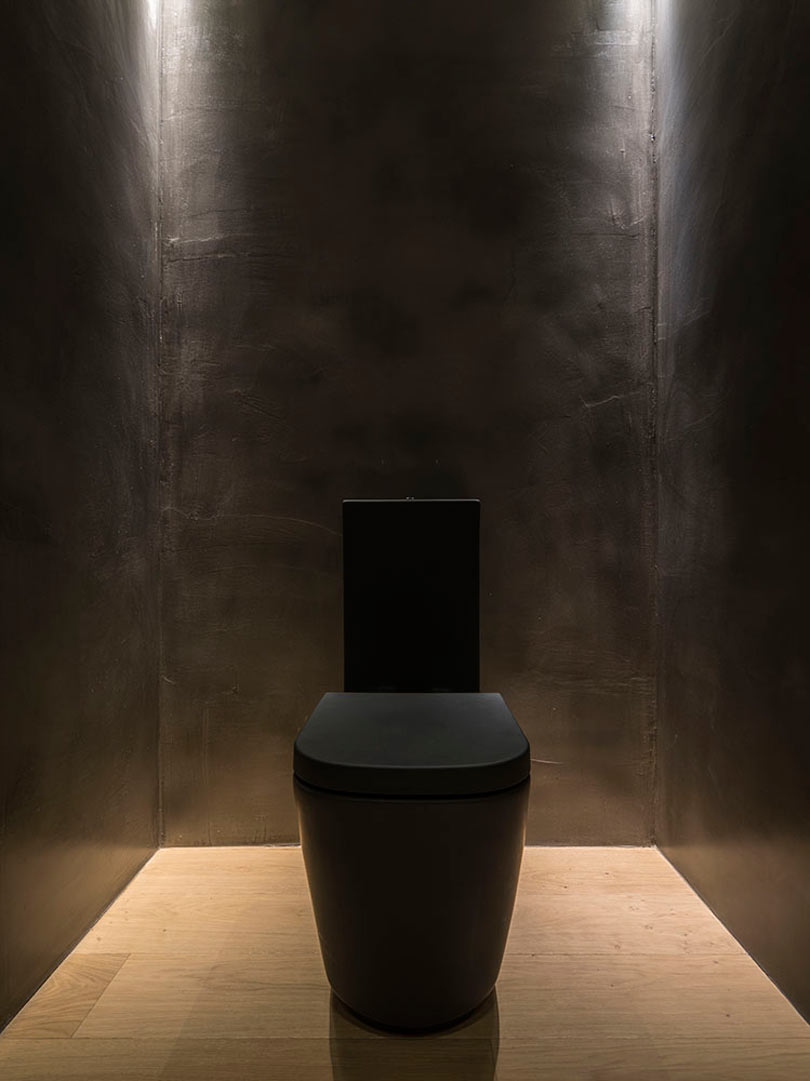 A Barcelona Penthouse Grounded in Natural Light and Black Accents-20