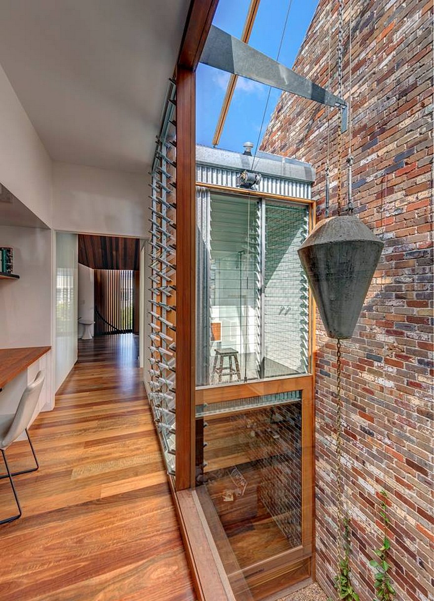 Alexandria House / Aqua Perma Solar Firma by CplusC-14